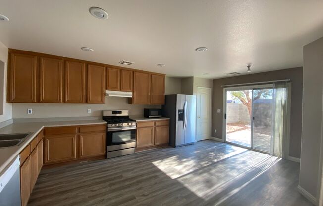 One Bedroom & One Full Bathroom Downstairs in Cul-De-Sac