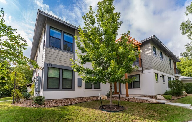 112 Lindell Pl Unit 2201