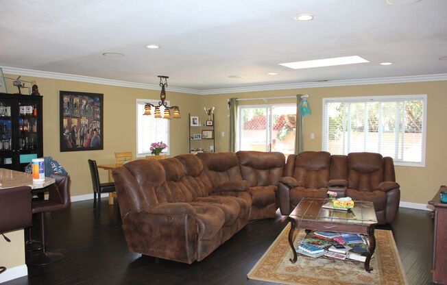 Beautiful & Spacious 3BD/2.5BA House - Close to Everything! - SOLAR POWER!
