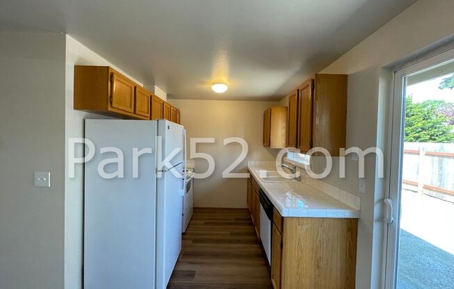 2 Bedroom 1 Bathroom Duplex in Tacoma- 4318 S Alder St
