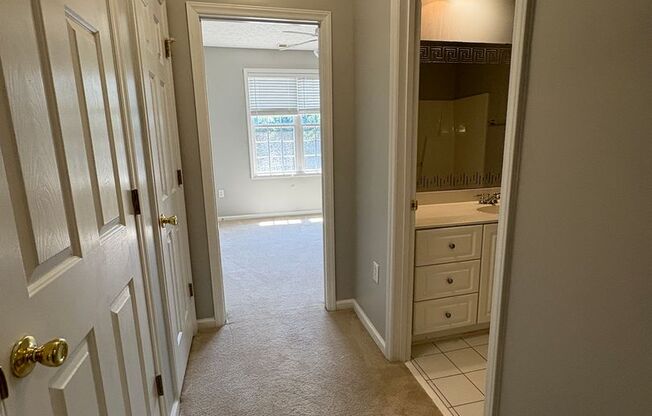 Beautiful 3 Bedroom and 2 Bath Apartment