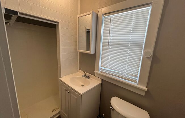 Updated One Bedroom House in Alton