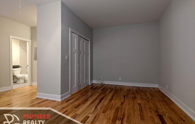 635 W Barry Ave