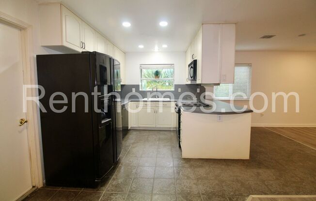 Poway, 13828 Otis Pl - Cul-De-Sac, Luxury Vinyl Plank Flooring, Air Conditioner, Attached 2 Car Garage.