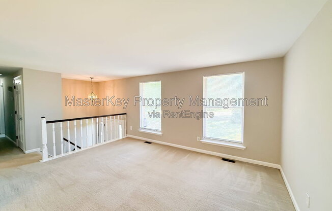 704 E DYNASTY DR