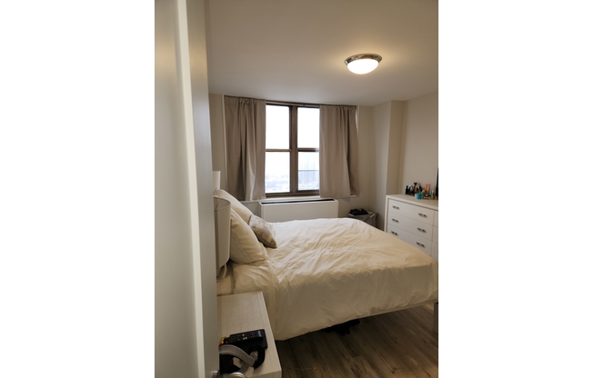 1 bed, 1 bath, $4,950, Unit 23D