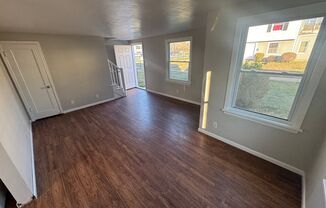 2 beds, 1 bath, 600 sqft, $800, Unit 2310 N Wisconsin Unit B