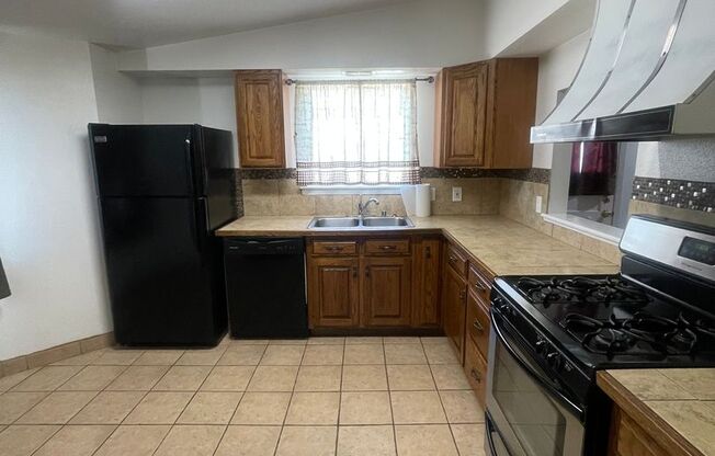 3 beds, 2 baths, $1,500