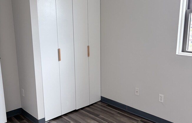 2 beds, 1 bath, 760 sqft, $2,300, Unit 605