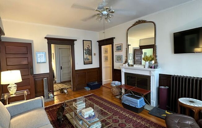 2 beds, 1 bath, 750 sqft, $3,200, Unit 23