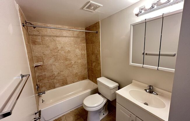 2 beds, 2 baths, 1,000 sqft, $1,729, Unit H025