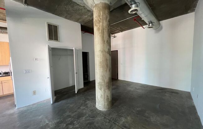 Studio, 1 bath, 700 sqft, $1,525, Unit A-403