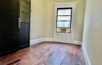 321 W 89 ST