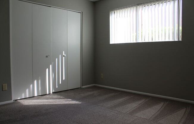 2 beds, 1 bath, 830 sqft, $1,275, Unit 132