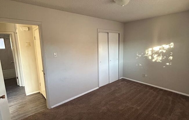 2 beds, 1 bath, 800 sqft, $975, Unit Unit 2