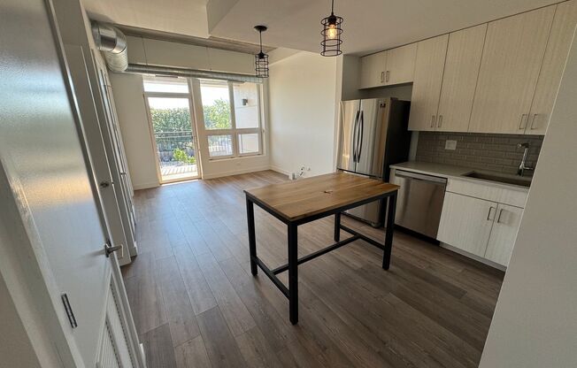 1 bed, 1 bath, 665 sqft, $1,995, Unit 310