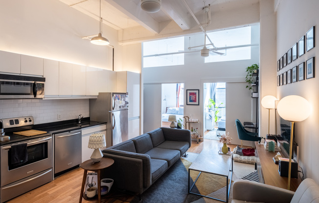 2 beds, 1 bath, $5,000, Unit 3F