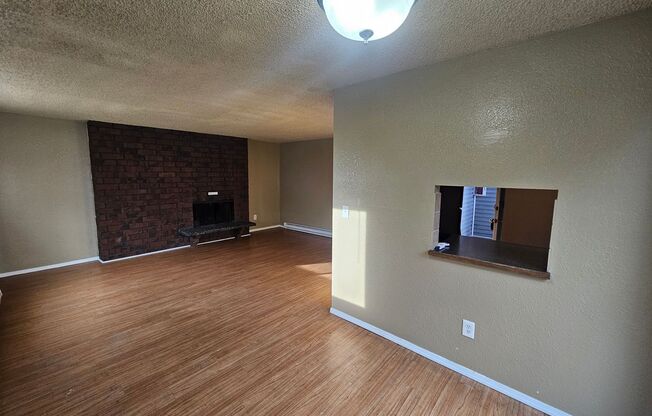 2 beds, 1 bath, 850 sqft, $1,195, Unit A