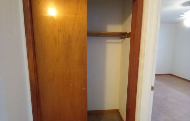 2 beds, 1 bath, 903 sqft, $1,140, Unit P-2