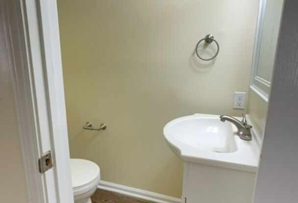 2 beds, 1.5 baths, $1,200, Unit Unit B