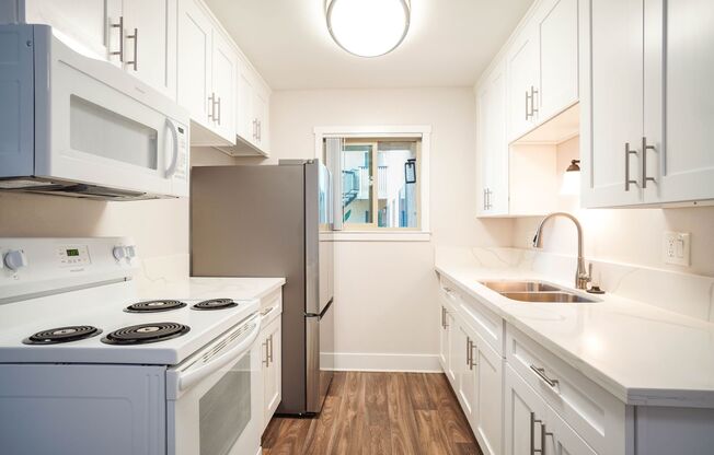 1 bed, 1 bath, 574 sqft, $2,100, Unit 13