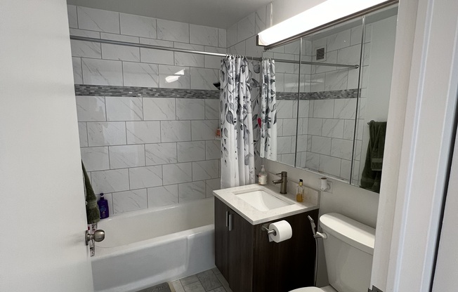 1 bed, 1 bath, $4,390, Unit 1107