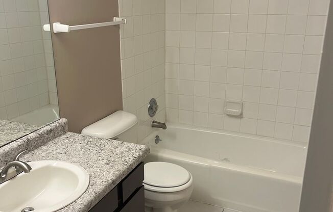 2 beds, 1 bath, 948 sqft, $1,179, Unit 032