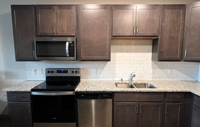 2 beds, 2 baths, 998 sqft, $2,470, Unit 207