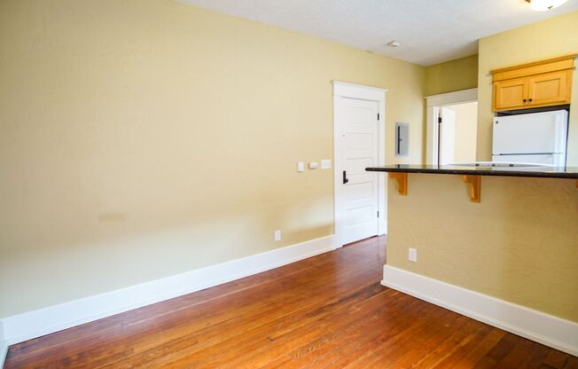 Stunning Top Floor 1-Bed with Exposed Brick + Old-World Charm!