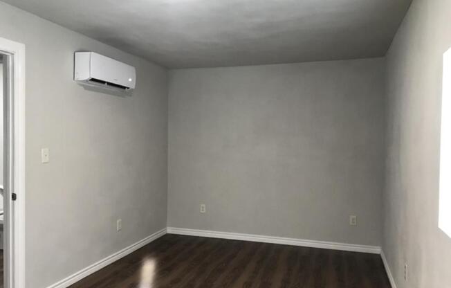 1 bed, 1 bath, 700 sqft, $799