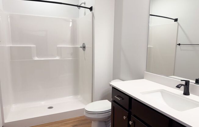 1 bed, 1 bath, 701 sqft, $1,350, Unit 201