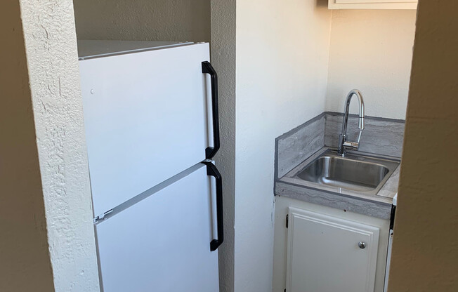 Studio, 1 bath, $1,695, Unit 2221 Abbott Street, #10