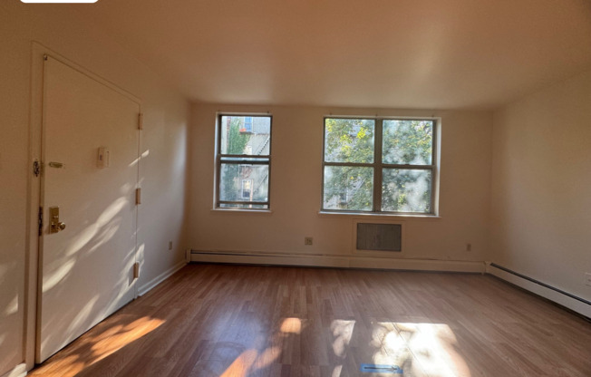 2 beds, 1 bath, $2,900