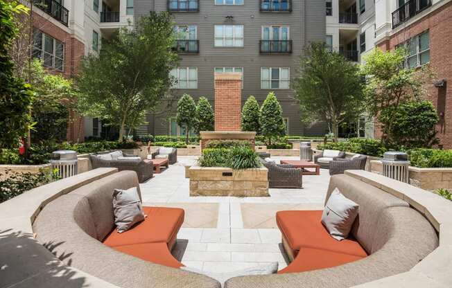 Stunning Courtyard with Ample Outdoor Seating at Windsor at West University, Houston, Texas