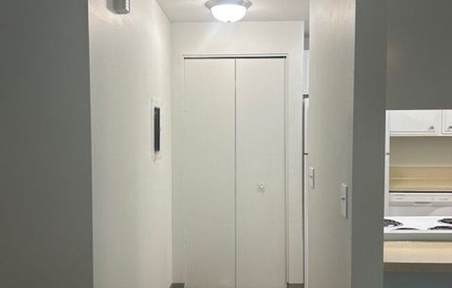 2 beds, 1 bath, 740 sqft, $1,600, Unit 335-230