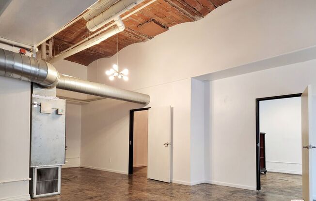 2 beds, 1 bath, 1,300 sqft, $2,800, Unit 201