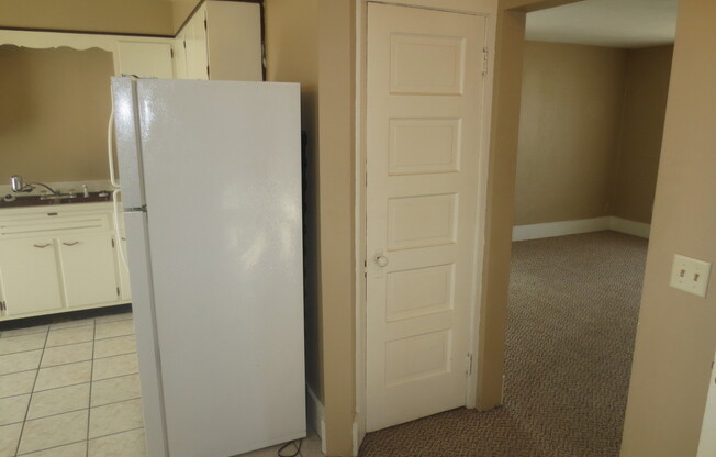 1 bed, 1 bath, 800 sqft, $895, Unit 922