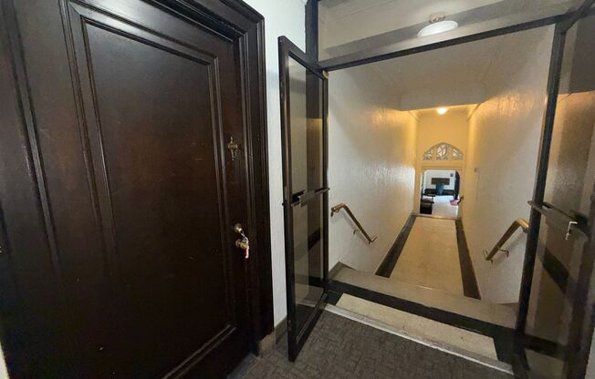 Studio, 1 bath, 315 sqft, $1,200, Unit New King Edward 1A4