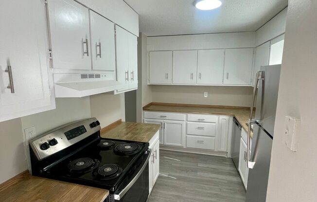 2 beds, 1.5 baths, 1,300 sqft, $1,250, Unit 702