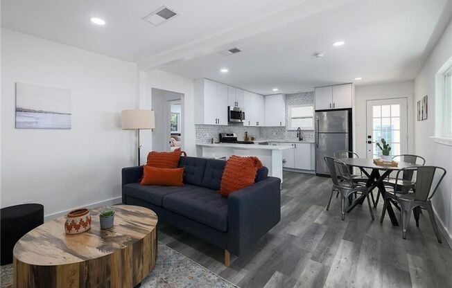 3X2 Gorgeous West Campus Duplex Unit