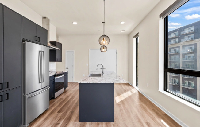 2 beds, 1 bath, 983 sqft, $2,725, Unit 112