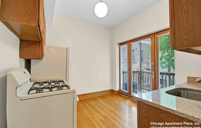 3600 N Hermitage Ave 1