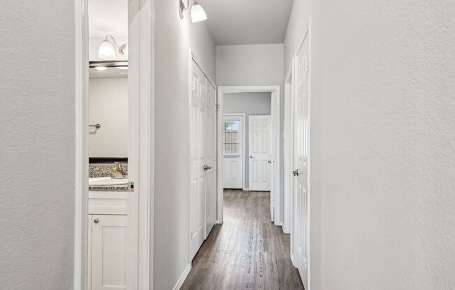 3 beds, 2 baths, $1,598, Unit 1422