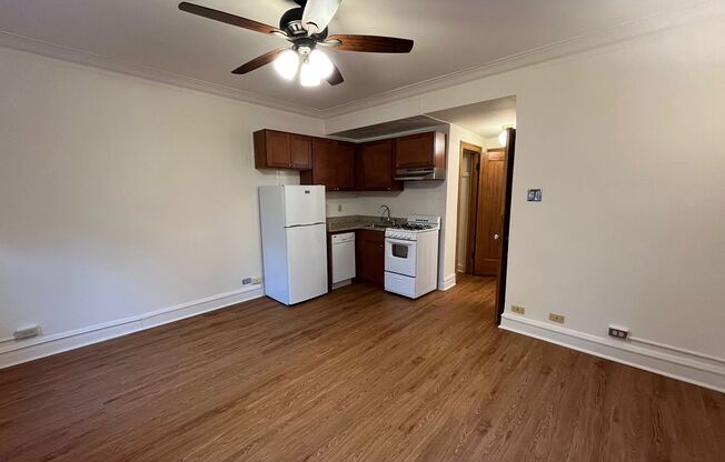 Studio, 1 bath, 320 sqft, $1,335, Unit 273-0210