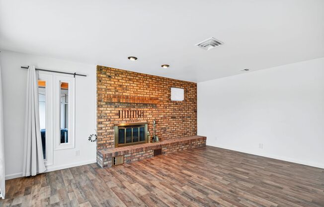 *NO HOA* CHARMING MOVE-IN READY ONE-STORY 4-BEDROOM HOME IN HENDERSON!