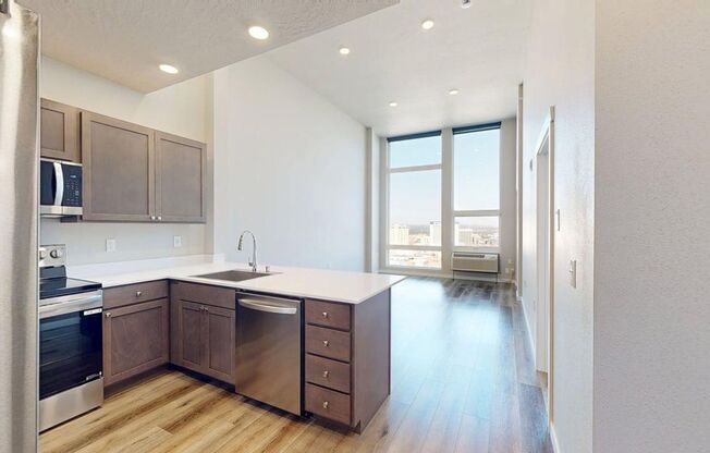 1 bed, 1 bath, 670 sqft, $2,100, Unit PH-1