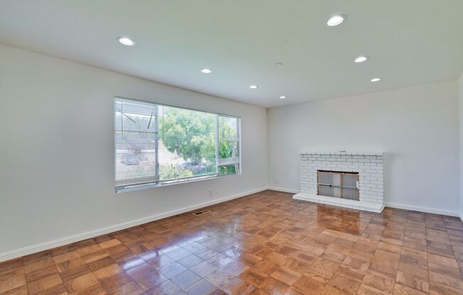 Bright and Spacious 3 Bed 2 Bath Single Family Home