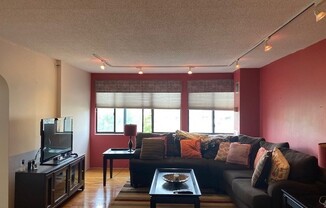 1 bed, 1 bath, 947 sqft, $3,450, Unit 711