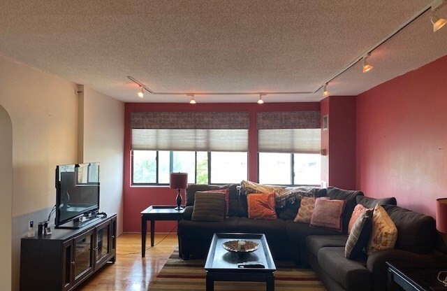 1 bed, 1 bath, 947 sqft, $3,450, Unit 711