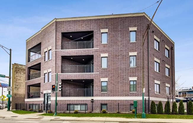 3134 N KEDZIE AVE